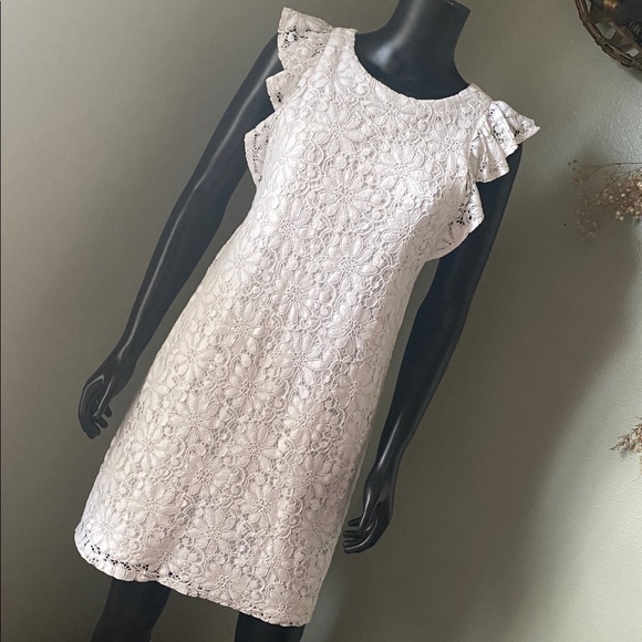 London Times Dresses & Skirts - London Times Ivory Lace Dress